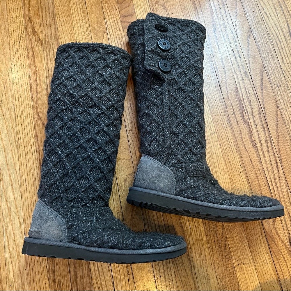 Ugg Australia 3066 Sz 9 Classic Cardy 3 Button Knit Sweater Gray Tall Boots